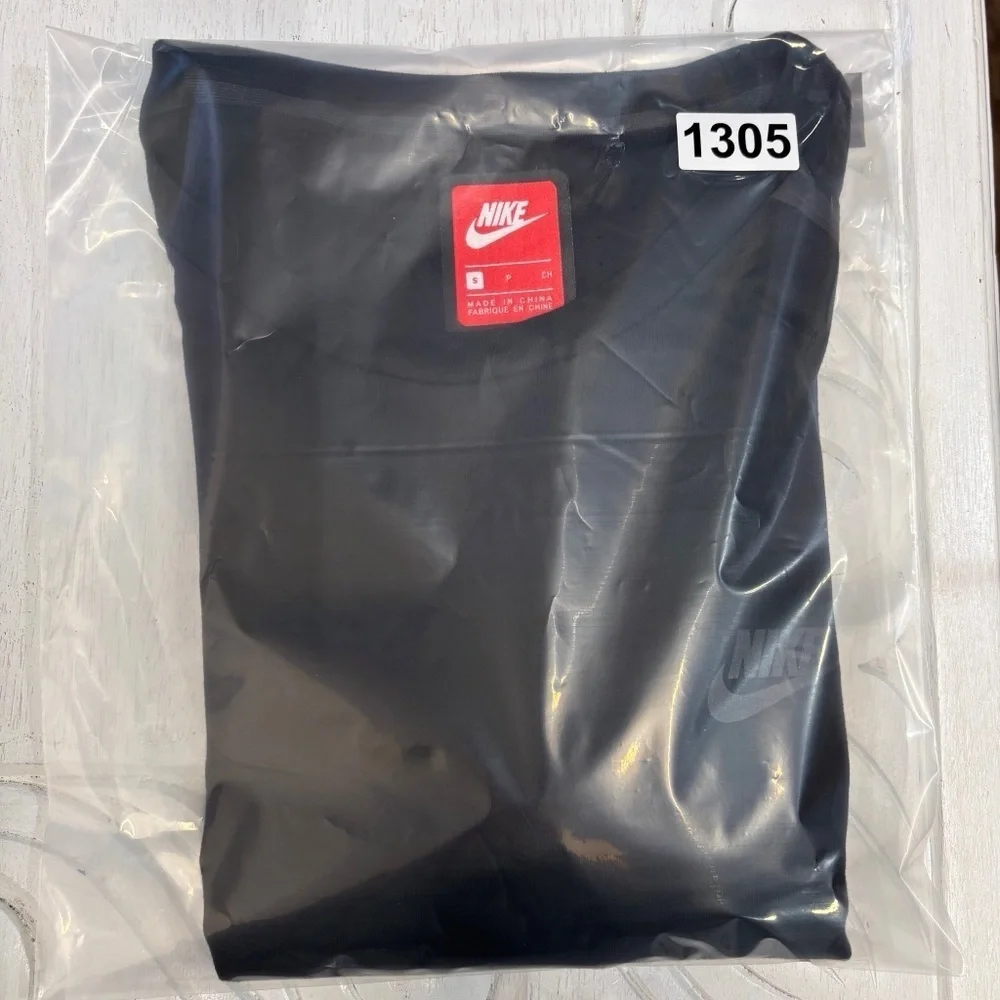 Nike Sportswear Men's Bonded Short Sleeve‎ Black Top (886191-010) - Size S